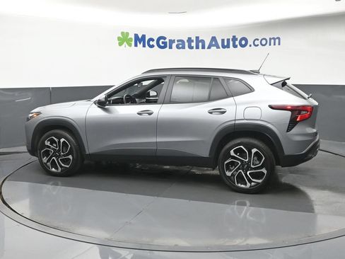 Used 2025 Chevrolet Trax RS w/ Driver Confidence Package FWD image 23