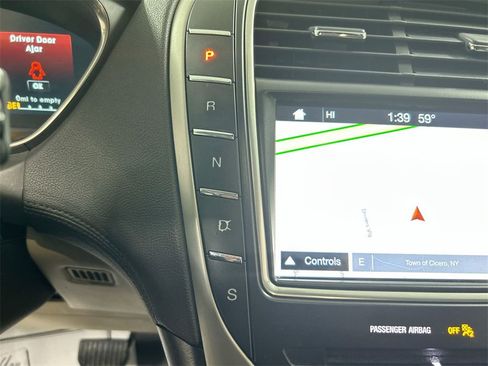 Used 2019 Lincoln Nautilus Select image 18