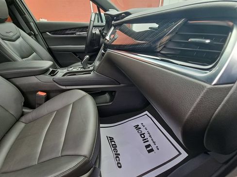 Used 2025 Cadillac XT6 Premium Luxury AWD/4WD image 32
