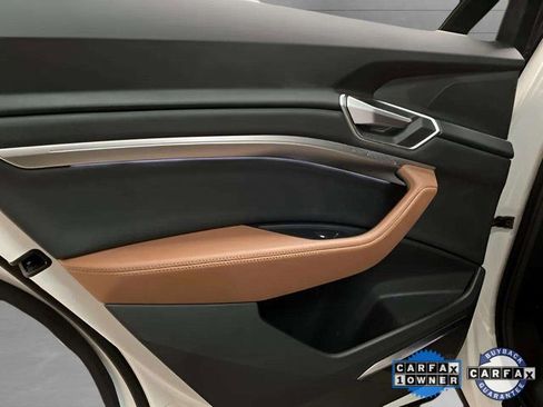 Used 2022 Audi e-tron Premium Plus w/ Premium Plus Package image 71