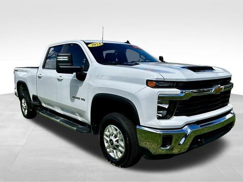 Used 2024 Chevrolet Silverado 2500 LT image 2