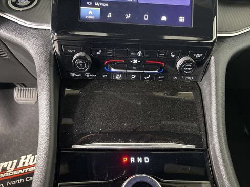 Used 2025 Jeep Grand Cherokee Laredo X w/ Luxury Tech Group I AWD/4WD image 19