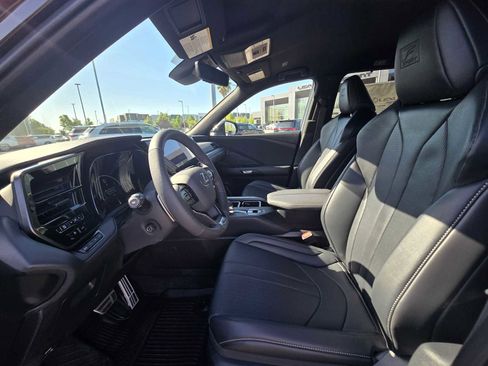New 2026 Lexus TX 500h AWD image 24
