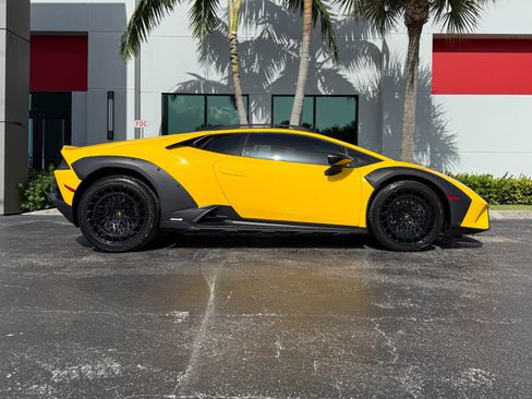 Used 2023 Lamborghini Huracan Sterrato AWD/4WD image 21