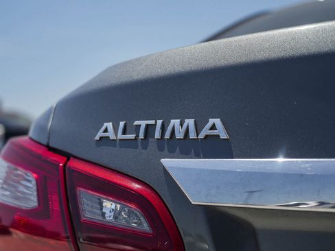 Used 2018 Nissan Altima 2.5 SV FWD image 12