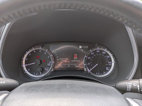 Used 2023 Toyota Highlander XLE FWD image 16