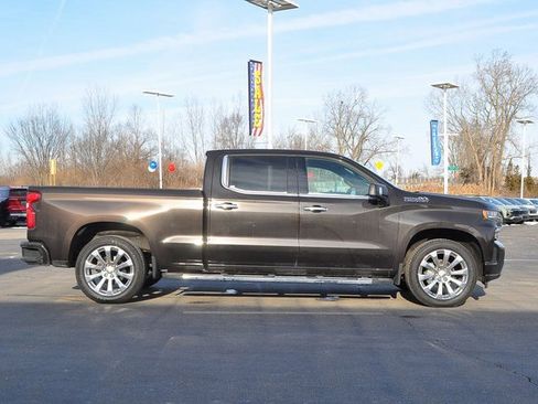 Used 2019 Chevrolet Silverado 1500 High Country w/ Technology Package image 2