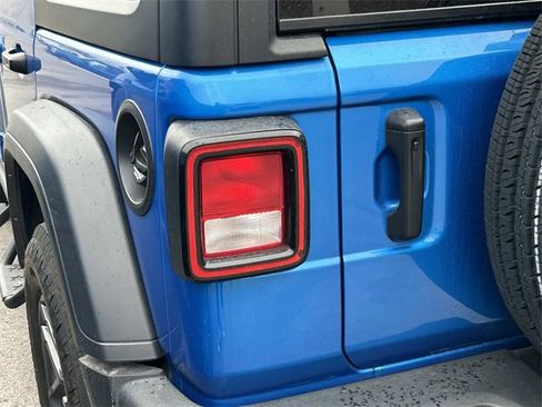 Used 2024 Jeep Wrangler Sport S image 7