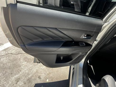 Used 2019 Mitsubishi Outlander SEL AWD/4WD image 20