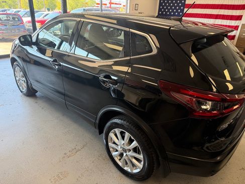Used 2022 Nissan Rogue Sport S FWD image 8