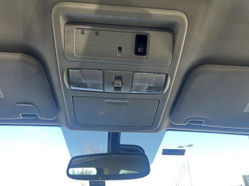 Used 2018 Nissan Titan SV w/ SV Convenience Package image 28