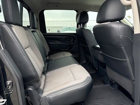 Used 2019 Nissan Titan S image 12