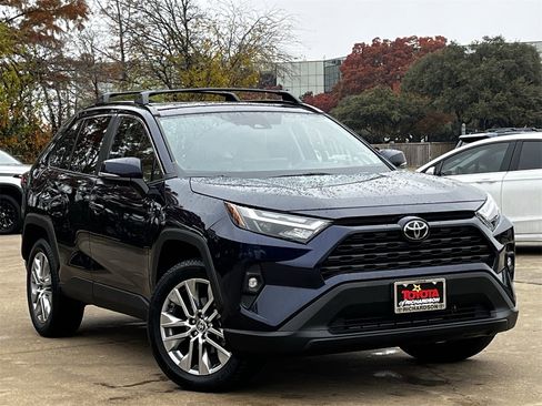 Used 2023 Toyota RAV4 XLE Premium image 2