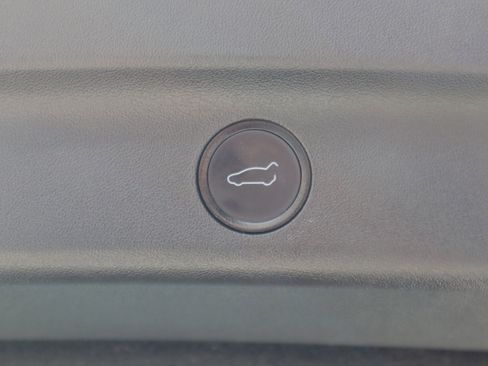 Used 2022 Tesla Model Y Long Range image 28