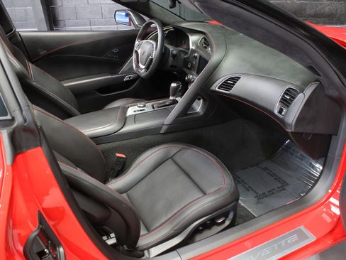 Used 2016 Chevrolet Corvette Z06 w/ 3LZ Preferred Equipment Group image 37