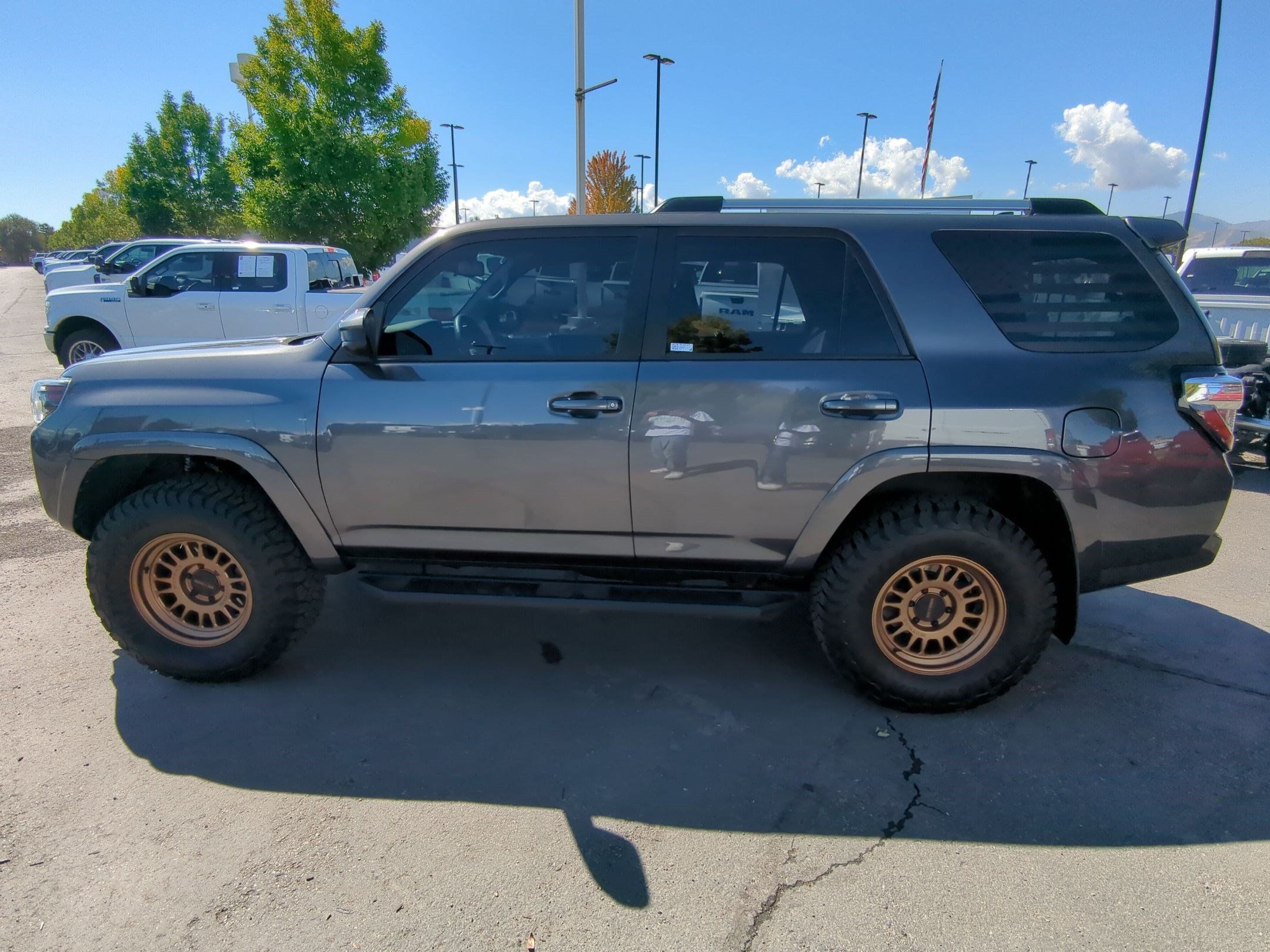 Used 2023 Toyota 4Runner SR5 AWD/4WD image 9