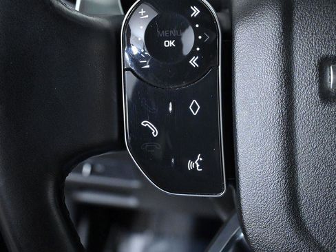 Used 2019 Land Rover Discovery HSE image 14