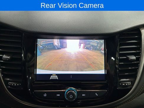 Used 2022 Chevrolet Trax LT w/ LT Convenience Package AWD/4WD image 5