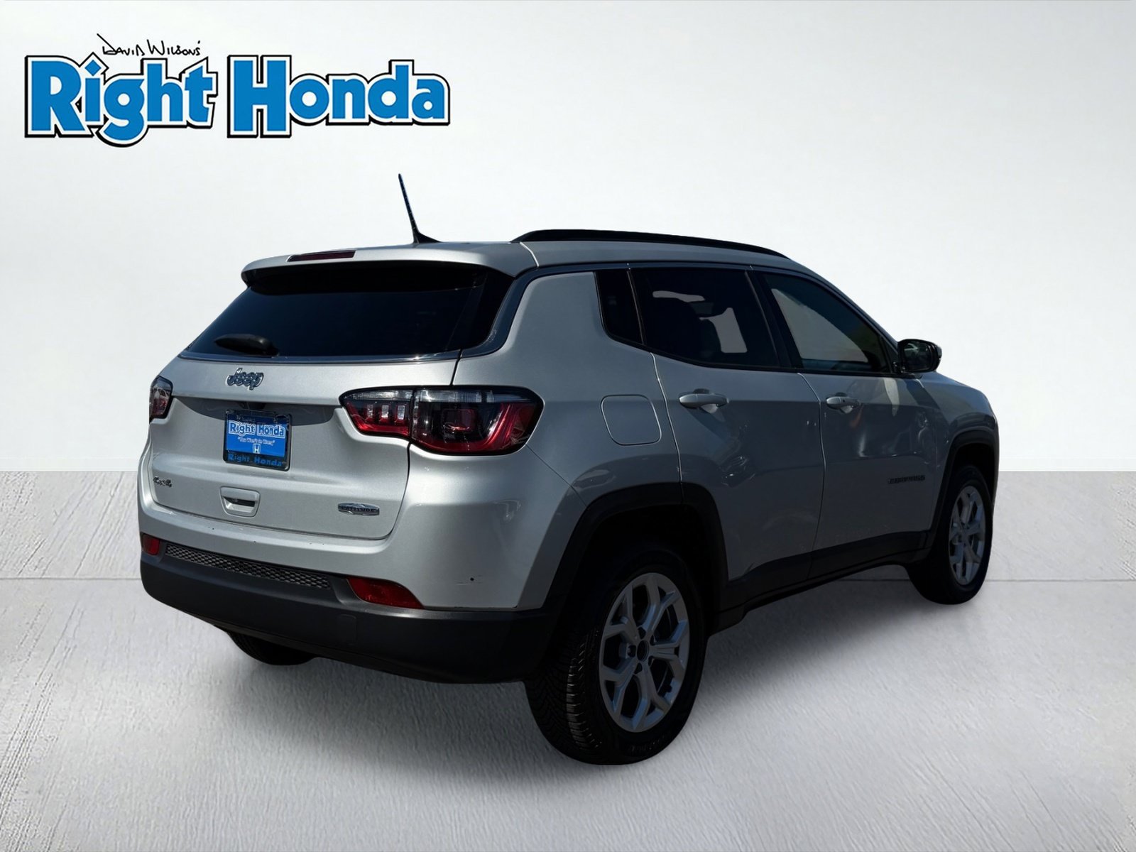 Used 2024 Jeep Compass Latitude AWD/4WD image 7