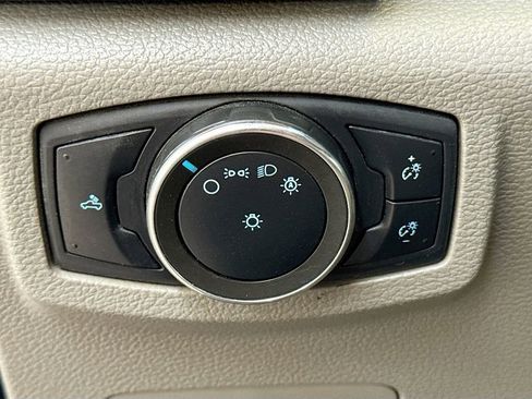 Used 2022 Ford F250 XL w/ Power Equipment Group image 12