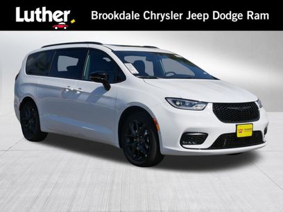 New 2026 Chrysler Pacifica Limited