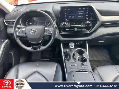 Used 2021 Toyota Highlander XLE AWD/4WD image 14