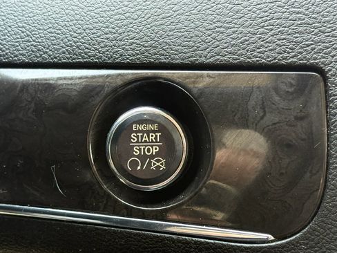 Used 2013 Chrysler Town & Country Limited w/ Luxury Group FWD image 38