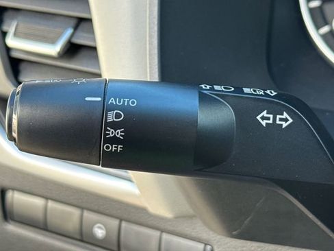 Used 2024 Nissan Rogue SV AWD/4WD image 17