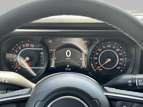 Certified 2025 Jeep Gladiator Sport AWD/4WD image 21