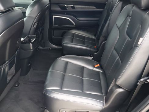 Used 2024 Kia Telluride EX w/ EX Captain's Chair Package FWD image 20