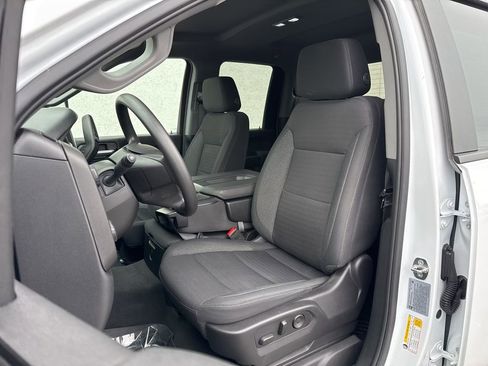 Used 2024 Chevrolet Silverado 2500 Custom w/ Custom Value Package image 11