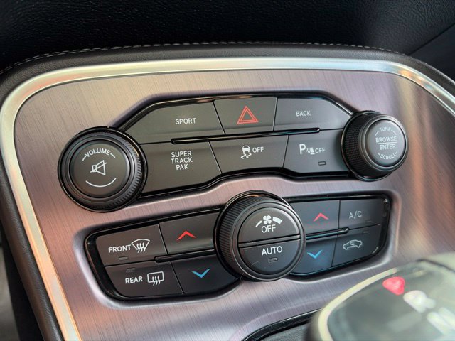Used 2015 Dodge Challenger R/T RWD image 19