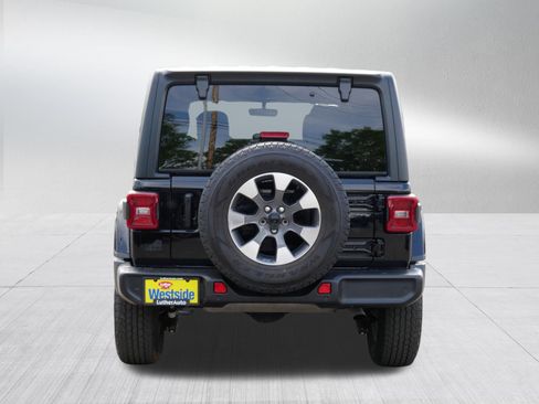 Used 2022 Jeep Wrangler Unlimited Sahara w/ Cold Weather Group AWD/4WD image 6