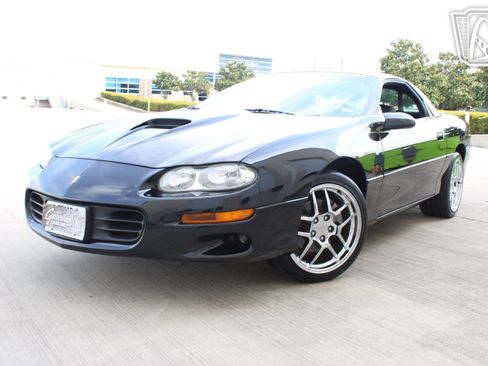 Used 2002 Chevrolet Camaro Z28 w/ SS Performance/Appearance Pkg RWD image 35