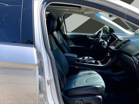 Used 2019 Ford Edge Titanium w/ Equipment Group 301A FWD image 6