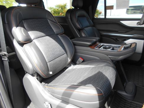 Used 2025 Lincoln Navigator L Black Label image 9