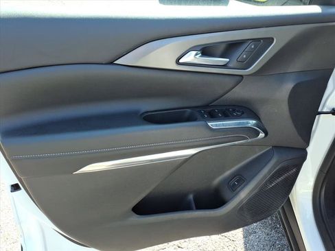 Used 2025 Chevrolet Traverse LT FWD image 21