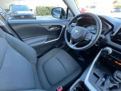 Used 2025 Toyota RAV4 XLE image 34