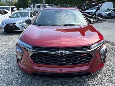 Used 2025 Chevrolet Trax RS w/ Sunroof Package FWD image 8