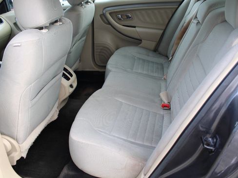 Used 2015 Ford Taurus SE image 10
