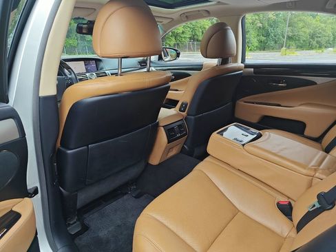 Used 2013 Lexus LS 460 image 18