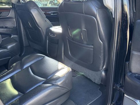 Used 2019 Cadillac Escalade Luxury w/ Escalade Sport Edition image 15