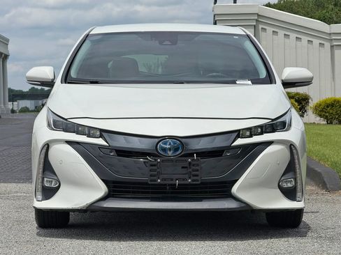 Used 2017 Toyota Prius Prime Advanced FWD image 3