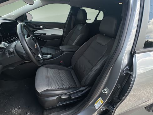 Used 2024 Chevrolet Trax LT w/ Driver Confidence Package FWD image 17