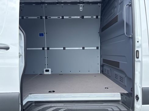 Used 2024 Mercedes-Benz Sprinter 2500 image 17
