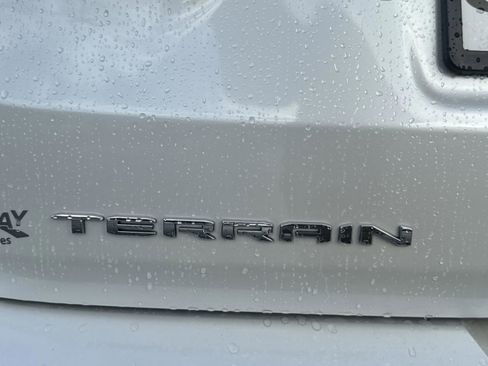 Used 2022 GMC Terrain SLT w/ Tech Package image 10