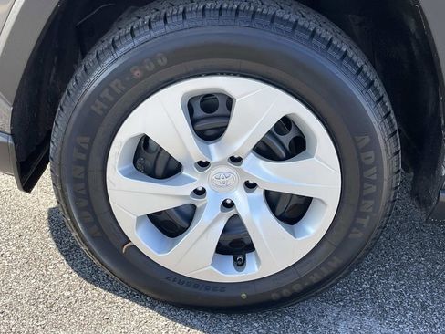Used 2020 Toyota RAV4 LE image 10