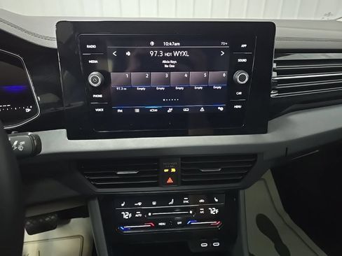 Used 2025 Volkswagen Jetta SE FWD image 25