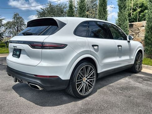 Used 2022 Porsche Cayenne image 5