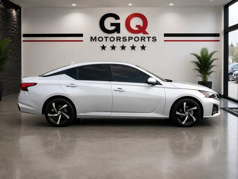 Used 2023 Nissan Altima 2.5 S FWD image 9